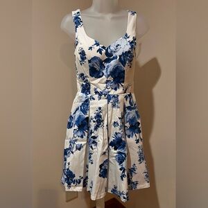 NWOT BEAUTIFUL JUN & IVY BLUE/WHITE FLORAL PLEATED FLARE DRESS SIZE EXTRA SMALL